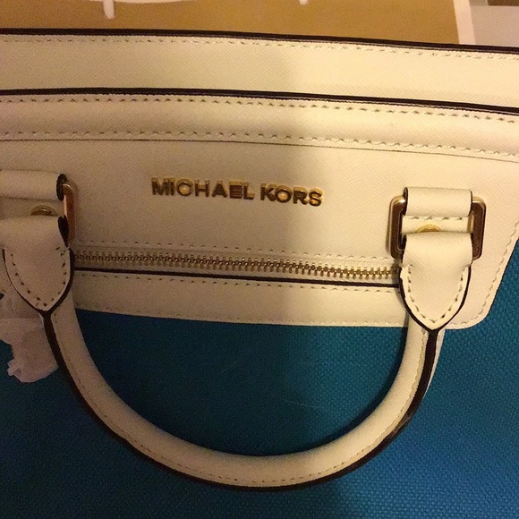 LIKE NEW MICHAEL KORS SATCHEL - Picture 3 of 11